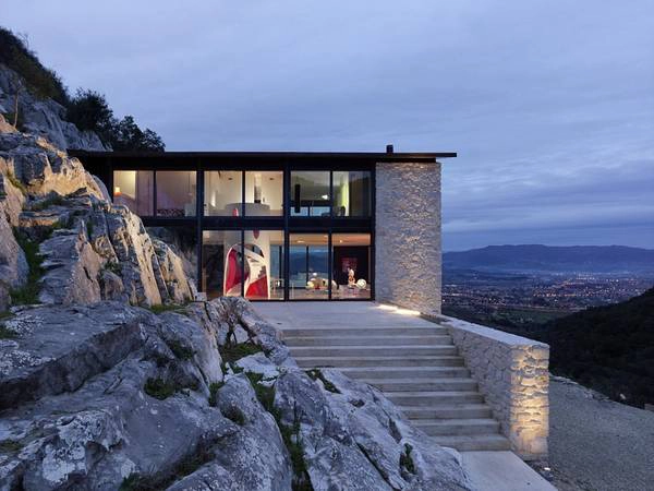 A&K Villas là công ty cho thuê biệt thự tốt nhất thế giới, với những ngôi nhà như “La Blanche” ở vùng Tuscany, Italy. A&K Villas là công ty cho thuê biệt thự tốt nhất thế giới, với những ngôi nhà như “La Blanche” ở vùng Tuscany, Italy.