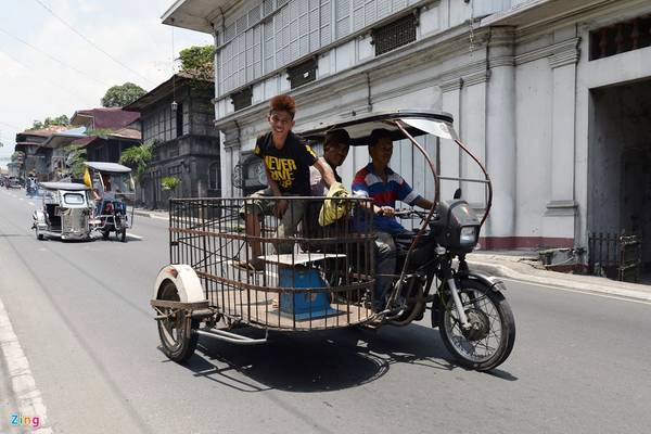 Giá thuê xe tricycle khoảng 20 peso/km (khoảng 23.000 đồng). Du khách có thể gặp những chiếc xe này ở bất kỳ ngóc ngách nào trên lãnh thổ Philippines, không chỉ riêng thành phố.