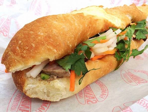Bánh mì Việt Nam nổi tiếng ở thủ đô Nhật Bản. Nhung-quan-banh-mi-Viet-Nam-ngon-nhat-Tokyo-ivivu-1