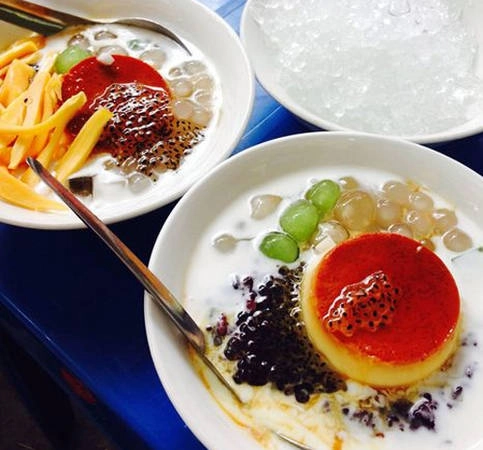 Một bát caramen thập cẩm đầy ụ cực bắt mắt. Ảnh: Lozi. nhung-quan-caramen-thap-cam-ngon-toi-mieng-cuoi-cung-o-ha-noi-ivivu-1