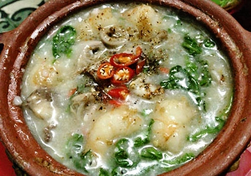 Mỗi ngày, quán cháo sườn niêu đón hàng trăm khách. Ảnh: foody Mỗi ngày, quán cháo sườn niêu đón hàng trăm khách. Ảnh: foody