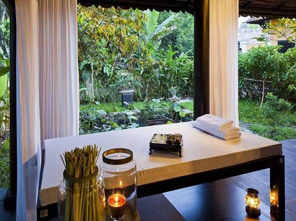 Tới đây, du khách có thể sử dụng dịch vụ massage thư giãn. La Maison De Campagne còn được đánh giá cao về ẩm thực, có những món ăn được chế biến theo yêu cầu của du khách với nguyên liệu địa phương. Ảnh: La Maison De Campagne.