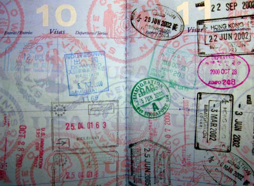 Người dân ở những quốc gia có mức thu nhập thấp thường gặp nhiều khó khăn trong vấn đề xin thị thực khi đi du lịch. nhung-tam-ho-chieu-duoc-kiem-tra-gat-gao-nhat-the-gioi-ivivu-1