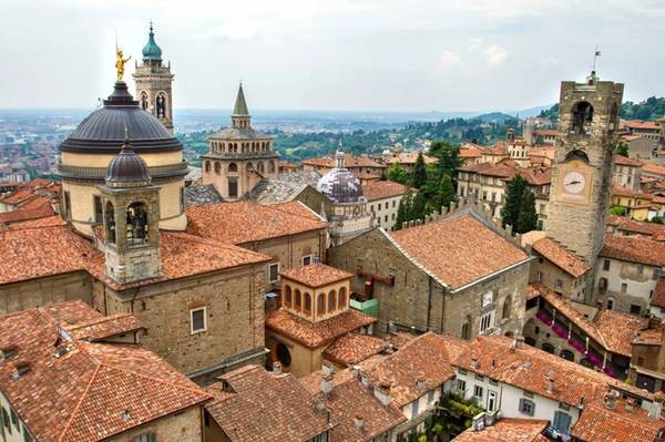 Bergamo, Italy: thành phố cổ kính này ngoài cảnh sắc đẹp như mơ còn có tới 250 loại pizza để bạn tha hồ chọn lựa. Bergamo, Italy: thành phố cổ kính này ngoài cảnh sắc đẹp như mơ còn có tới 250 loại pizza để bạn tha hồ chọn lựa.