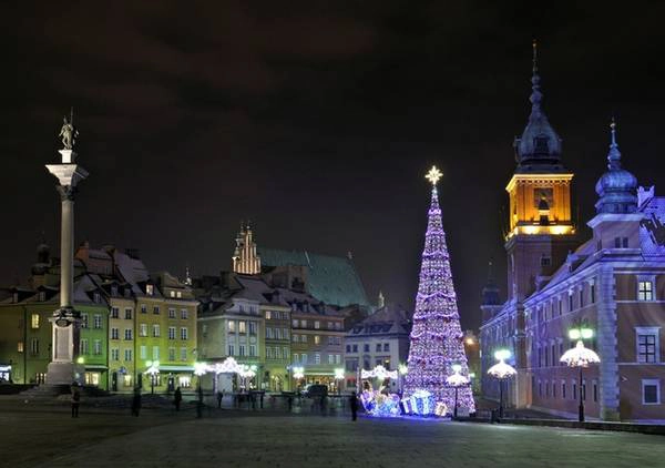 Warsaw, Ba Lan: Warsaw là nơi lý tưởng cho một mùa đông với những dải đèn lấp lánh, đồ trang trí rực rỡ và món ăn đặc trưng của đêm Giáng sinh như bánh ngọt, phô mai, mật ong, bánh pudding. Sau đó bạn có thể vui chơi hết mình cho bữa tiệc Giáng sinh và ăn thử 12 món ăn truyền thống nơi đây. Warsaw, Ba Lan: Warsaw là nơi lý tưởng cho một mùa đông với những dải đèn lấp lánh, đồ trang trí rực rỡ và món ăn đặc trưng của đêm Giáng sinh như bánh ngọt, phô mai, mật ong, bánh pudding. Sau đó bạn có thể vui chơi hết mình cho bữa tiệc Giáng sinh và ăn thử 12 món ăn truyền thống nơi đây.