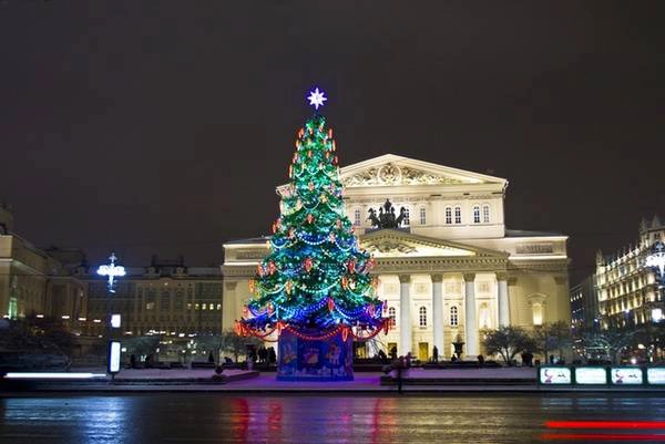 Moscow, Nga: Từ những chiếc bánh anh đào và táo khổng lồ cho 800 người tới hồ tắm băng khổng lồ, Moscow đem đến cho du khách trải nghiệm có một không hai. Lễ Giáng sinh ở đây được tổ chức ngày 7/1 (theo lịch Julius cũ), bạn sẽ có cơ hội nghe về câu chuyện Chúa ra đời và những bản thánh ca nối dài không dứt. Moscow, Nga: Từ những chiếc bánh anh đào và táo khổng lồ cho 800 người tới hồ tắm băng khổng lồ, Moscow đem đến cho du khách trải nghiệm có một không hai. Lễ Giáng sinh ở đây được tổ chức ngày 7/1 (theo lịch Julius cũ), bạn sẽ có cơ hội nghe về câu chuyện Chúa ra đời và những bản thánh ca nối dài không dứt.