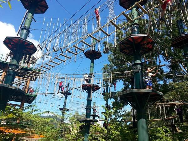 Công viên Escape Adventureplay được mở 3 năm trước ở Penang. Tới đây, du khách sẽ có những trải nghiệm thực sự thú vị mà không cần dùng tới máy móc, công nghệ hiện đại. Tất cả những gì bạn cần là lòng dũng cảm. Ảnh: Jiwarosak.