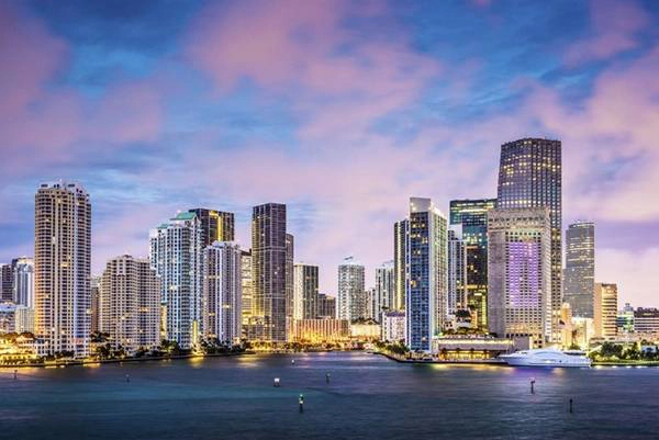 Thành phố Miami thuộc bang Florida của Mỹ giàu có và nổi tiếng, với những bãi biển đẹp, nắng ấm và những biệt thự trị giá tỷ đô.