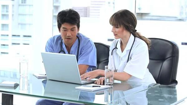 Tốc độ internet: Một trong những điều khiến du khách thích thú nhất khi đến Nhật là hệ thống đường truyền internet cực nhanh, dù là ở nhà riêng, các công ty hay quán cà phê. Ảnh: Framepool.