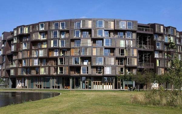 Khu nhà ở dành cho sinh viên (Tietgen Student Residence) được đánh giá là một trong những nơi ở tuyệt vời nhất. Tòa nhà độc đáo và đẹp mắt này gồm 360 phòng.
