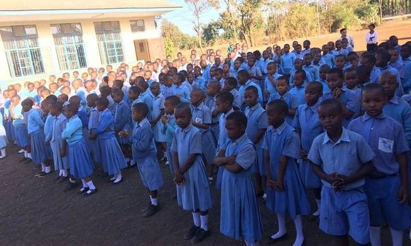 Khách sạn phi lợi nhuận ở Tanzania: Stella Maris là một khách sạn phi lợi nhuận gần khu Moshi, nhìn ra dãy núi Kilimanjaro, do bà Teddy Chuwa điều hành. Khách sạn cùng tổ chức Mailisita Foundation tài trợ cho trường học dành cho trẻ mồ côi và dễ bị tổn thương. Ngoài ra, bà Teddy còn đóng góp cho dự án mới của tổ chức Equality in Tourism với mục đích trao quyền phụ nữ thông qua du lịch, giúp các chủ khách sạn mua hàng trực tiếp từ phụ nữ địa phương.