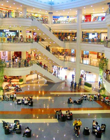 Trung tâm Greenhills tại Makati, Manila.