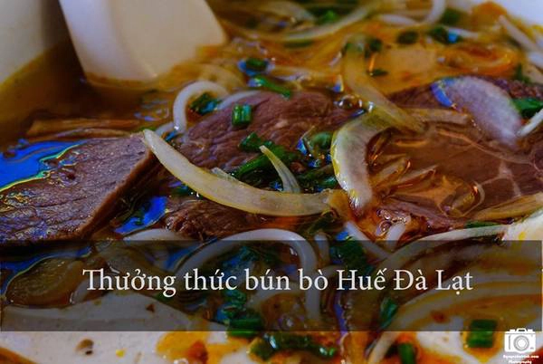 Trời lạnh mà ăn bún bò nóng hổi, cay the the thì còn gì bằng. Đà Lạt có nhiều quán bán rất ngon như Công (đường Phù Đổng Thiên Vương) hay khu ấp Ánh Sáng trước chợ Đà Lạt.