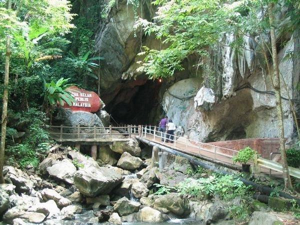 7. Khám phá Gua Kelam: Nằm cách thủ phủ Perlis, Kangar 33 km về phía bắc là một trong những hang đá vôi đặc biệt nhất ở Malaysia mang tên Gua Kelam. Thị trấn gần đó nhất là Kaki Bukit. Ảnh: Malaysiasite. 7. Khám phá Gua Kelam: Nằm cách thủ phủ Perlis, Kangar 33 km về phía bắc là một trong những hang đá vôi đặc biệt nhất ở Malaysia mang tên Gua Kelam. Thị trấn gần đó nhất là Kaki Bukit. Ảnh: Malaysiasite.