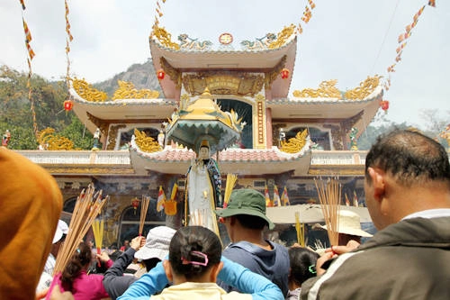 Đến nay, núi Bà Đen trở thành một trong những quần thể đền chùa nổi tiếng và linh thiêng nhất Việt Nam. Đến nay, núi Bà Đen trở thành một trong những quần thể đền chùa nổi tiếng và linh thiêng nhất Việt Nam.