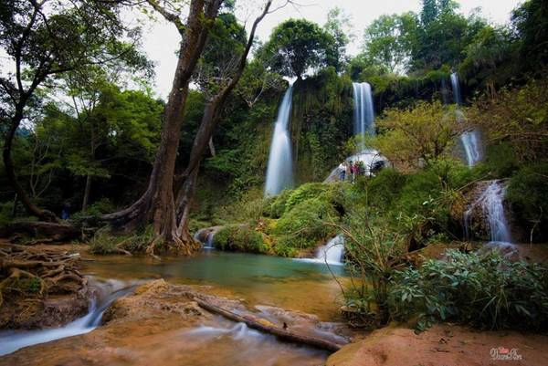 Vẻ đẹp hoang sơ của thác Dải Yếm. Ảnh: Đoàn Tiến