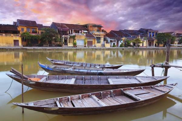 Đường phố vắng vào buổi sớm mai ở Hội An. Ảnh: grayline.com Đường phố vắng vào buổi sớm mai ở Hội An. Ảnh: grayline.com
