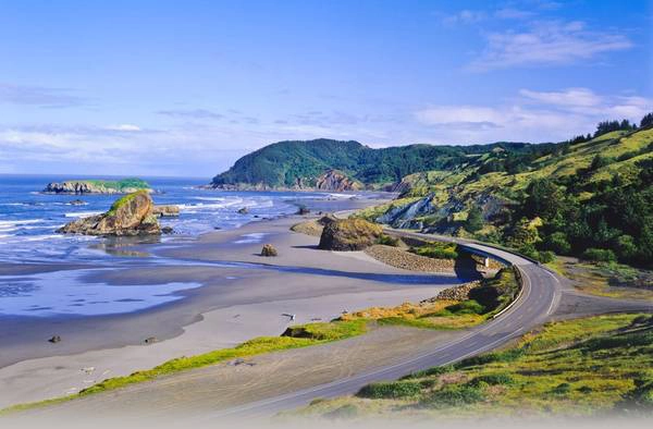 Đường cao tốc 101, Oregon: Gần 500 km đường cao tốc 101 đưa du khách qua khung cảnh thiên nhiên hoang sơ và những bãi biển đẹp như trong mơ. Giữa cảng Orford và Brookings, bạn sẽ được chiêm ngưỡng các vách đá sừng sững ven biển, đối lập với những trang trại xanh tươi của nhiều thị trấn nhỏ dọc đường. Ảnh: Jandstransport. Đường cao tốc 101, Oregon: Gần 500 km đường cao tốc 101 đưa du khách qua khung cảnh thiên nhiên hoang sơ và những bãi biển đẹp như trong mơ. Giữa cảng Orford và Brookings, bạn sẽ được chiêm ngưỡng các vách đá sừng sững ven biển, đối lập với những trang trại xanh tươi của nhiều thị trấn nhỏ dọc đường. Ảnh: Jandstransport.