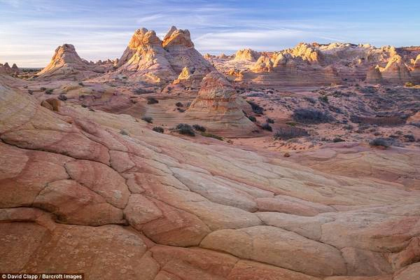 Mặt trời mọc trên khu đá sa thạch ở Nam Coyote Buttes giống như khung cảnh trong phim Chiến tranh giữa các vì sao.