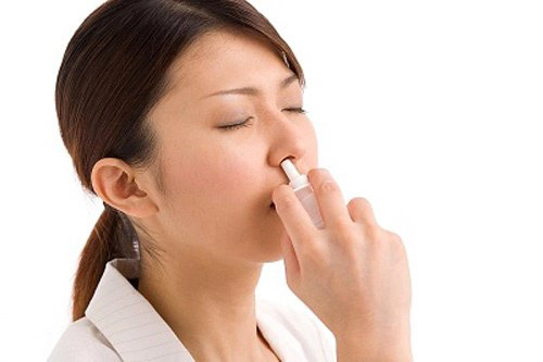 Người bệnh có thể sử dụng một số loại thuốc kê đơn điều trị niêm mạc mũi phù nề