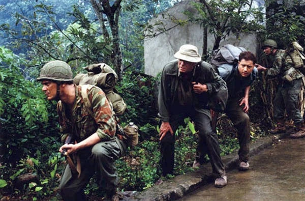 Nam diễn viên Brendan Fraser trong những cảnh quay ở Ninh Bình. Ảnh: Guardian/SMPS