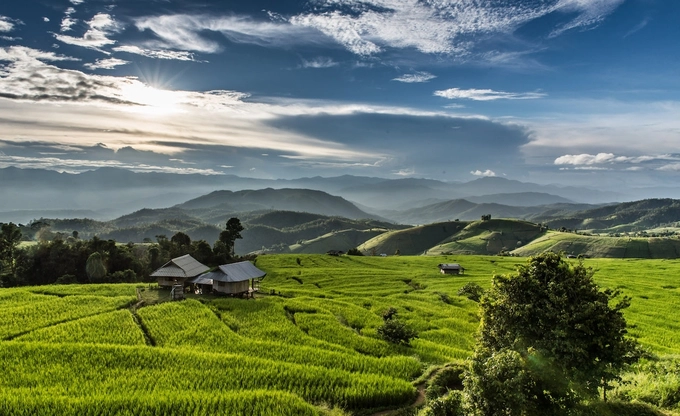 Không chỉ có đồi núi, ruộng lúa của người dân gần đó cũng khiến tâm hồn bạn nhẹ nhõm khi đặt chân đến đây. Khung cảnh tươi mát mang lại cảm giác thoải mái. Không chỉ có đồi núi, ruộng lúa của người dân gần đó cũng khiến tâm hồn bạn nhẹ nhõm khi đặt chân đến đây. Khung cảnh tươi mát mang lại cảm giác thoải mái.