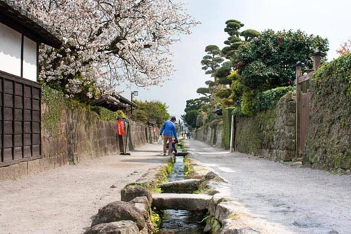 Du khách có thể dễ dàng di chuyển đến các điểm du lịch ở Shimaraba bằng xe bus. Ảnh: Japan travel.