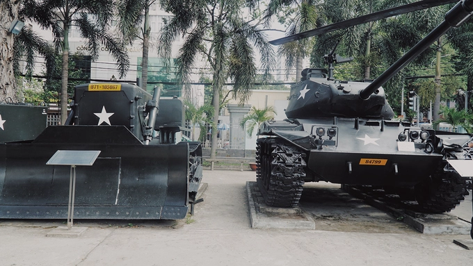 Các loại xe tăng phun lửa, xe tăng hạng nhẹ có thể chạy trên nhiều địa hình như đường nhựa, đồng ruộng, đất gồ ghề hoặc lội nước. Khi cần thiết, chúng có thể được máy bay thả dù xuống mặt đất.