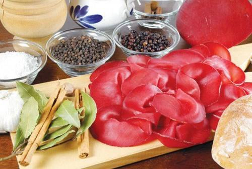 Món thịt bò muối ngon nổi tiếng Valtellina Món thịt bò muối ngon nổi tiếng Valtellina