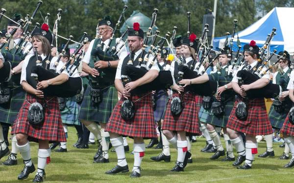 Váy kilt là trang phục truyền thống của nam giới tại Scotland. 