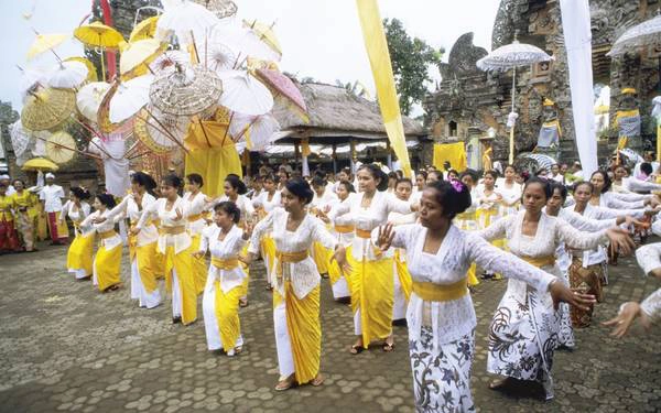 Áo Kebaya với nhiều họa tiết ấn tượng. 