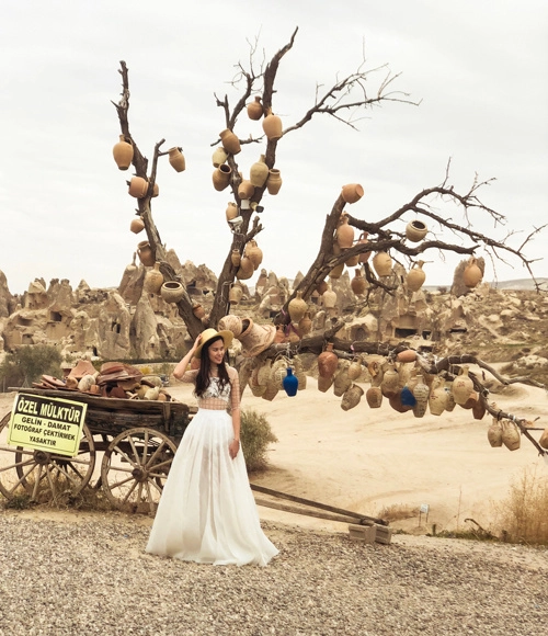 "Cappadocia chính là hành trình đưa tôi lạc vào giấc mơ về miền đất cổ tích trong các câu chuyện được kể thuở thơ ấu. Dư âm sau những bước chân là hạnh phúc, trải nghiệm đáng giá, Cappadocia sẽ mãi đọng lại trong tâm trí tôi về một miền đất đặt chân đến một lần là thương nhớ cả một đời", Crytal Huyền Trang chia sẻ.