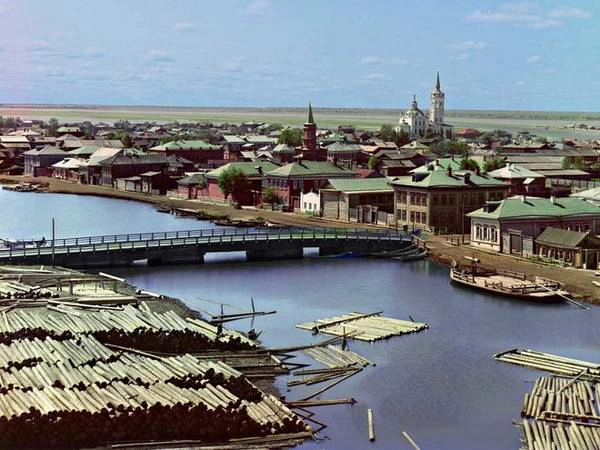 Thị trấn Tobolsk từng là trung tâm hành chính - quân sự của Nga ở Siberia. Thị trấn Tobolsk từng là trung tâm hành chính - quân sự của Nga ở Siberia.