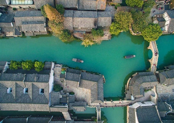 Là một Di sản Thế giới được UNESCO công nhận, Ô Trấn được thành lập vào cuối thế kỷ thứ 9, tuy nhiên từ 7000 năm trước đã có những người đầu tiên đến đây sinh sống. Là một Di sản Thế giới được UNESCO công nhận, Ô Trấn được thành lập vào cuối thế kỷ thứ 9, tuy nhiên từ 7000 năm trước đã có những người đầu tiên đến đây sinh sống.