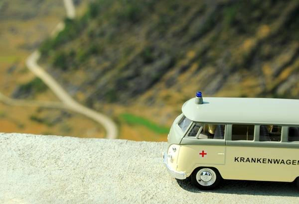 Sự ra đời của Volkswagen khá đặc biệt. Nhà thiết kế Ferdinand Porsche đã đồng ý chế tạo "Volkswagen" (có nghĩa xe của nhân dân) cho Adolf Hitler mới mục đích làm quân bài chính trị (1948). Sự ra đời của Volkswagen khá đặc biệt. Nhà thiết kế Ferdinand Porsche đã đồng ý chế tạo "Volkswagen" (có nghĩa xe của nhân dân) cho Adolf Hitler mới mục đích làm quân bài chính trị (1948).