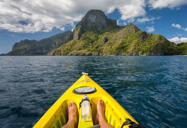 <strong>Chèo thuyền kayak:</strong> Có nhiều cách để bạn có thể khám phá các hòn đảo nhỏ xung quanh El Nido và chèo thuyền kayak là một lựa chọn không thể lý tưởng hơn. <strong>Chèo thuyền kayak:</strong> Có nhiều cách để bạn có thể khám phá các hòn đảo nhỏ xung quanh El Nido và chèo thuyền kayak là một lựa chọn không thể lý tưởng hơn.