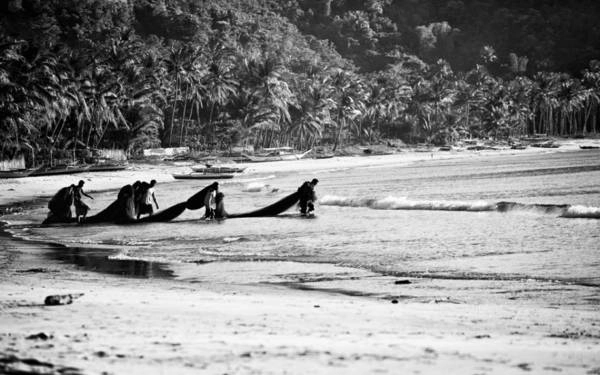 <strong>Ngư dân trên biển Alimanguan:</strong> Các làng chài ở Alimanguan vẫn còn là một bí ẩn với nhiều du khách. <strong>Ngư dân trên biển Alimanguan:</strong> Các làng chài ở Alimanguan vẫn còn là một bí ẩn với nhiều du khách.