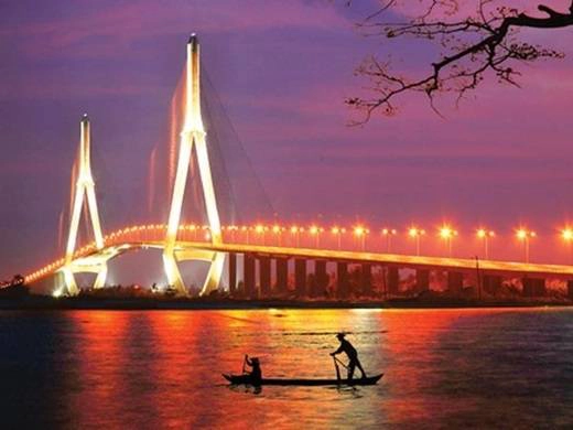 Cầu Cần Thơ lung linh và hiện đại. Cầu Cần Thơ lung linh và hiện đại.