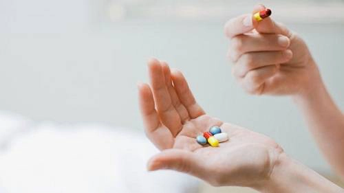 Thuốc thông mũi có hiệu quả đối với rất nhiều người bị ù và đau tai khi đi máy bay. Ảnh: Abcnews