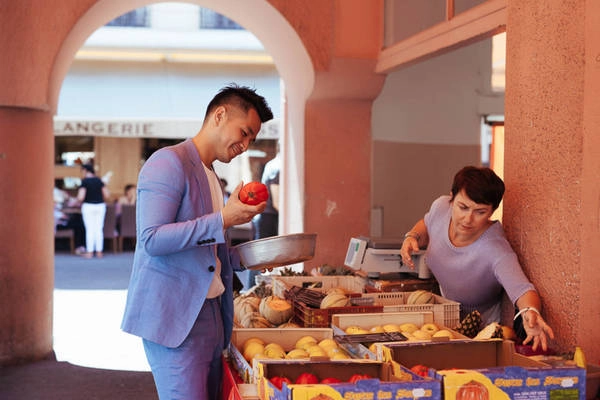 Tuy nhiên, Phạm Hồng Phước lại chẳng mấy mặn mà với đồ ăn Pháp sau chuyến đi này. Anh tiết lộ: "Tôi cảm thấy đồ ăn châu Âu có quá nhiều phô mai và kem nên béo ngậy và dễ ngán. Thú thực, tôi vẫn mê các món ăn châu Á hơn đồ Âu". Tuy nhiên, Phạm Hồng Phước lại chẳng mấy mặn mà với đồ ăn Pháp sau chuyến đi này. Anh tiết lộ: "Tôi cảm thấy đồ ăn châu Âu có quá nhiều phô mai và kem nên béo ngậy và dễ ngán. Thú thực, tôi vẫn mê các món ăn châu Á hơn đồ Âu".