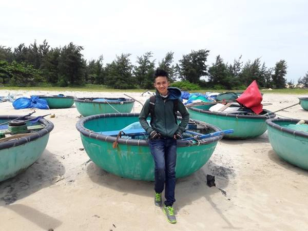 Lần này, tôi quyết định chọn Phan thiết - vùng đất vốn được mệnh danh là thiên đường của nắng và gió. Sau 4 tiếng đi xe máy từ Sài Gòn - Cát Lái - Bà Rịa - Hàm Thuận Nam, điểm đến đầu tiên chúng tôi dừng chân là hải đăng Kê Gà (Bình Thuận). Lần này, tôi quyết định chọn Phan thiết - vùng đất vốn được mệnh danh là thiên đường của nắng và gió. Sau 4 tiếng đi xe máy từ Sài Gòn - Cát Lái - Bà Rịa - Hàm Thuận Nam, điểm đến đầu tiên chúng tôi dừng chân là hải đăng Kê Gà (Bình Thuận).