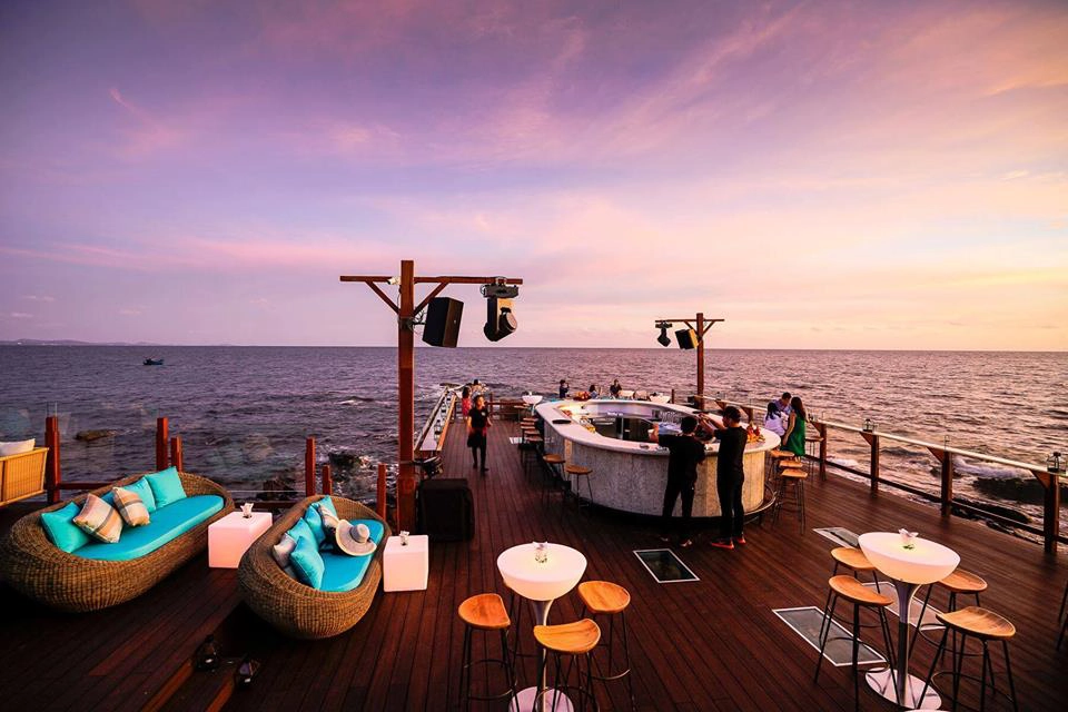 Rock-Island-Club-nam-nghi-ivivu-10
