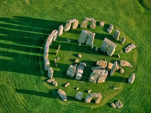 Stonehenge được mệnh danh là “thánh địa trên những trụ đá”, có lịch sử 4000 năm tuổi, là một trong những điểm tiền sử nổi tiếng thế giới. Ảnh: Huffington Post. Stonehenge được mệnh danh là “thánh địa trên những trụ đá”, có lịch sử 4000 năm tuổi, là một trong những điểm tiền sử nổi tiếng thế giới. Ảnh: Huffington Post.