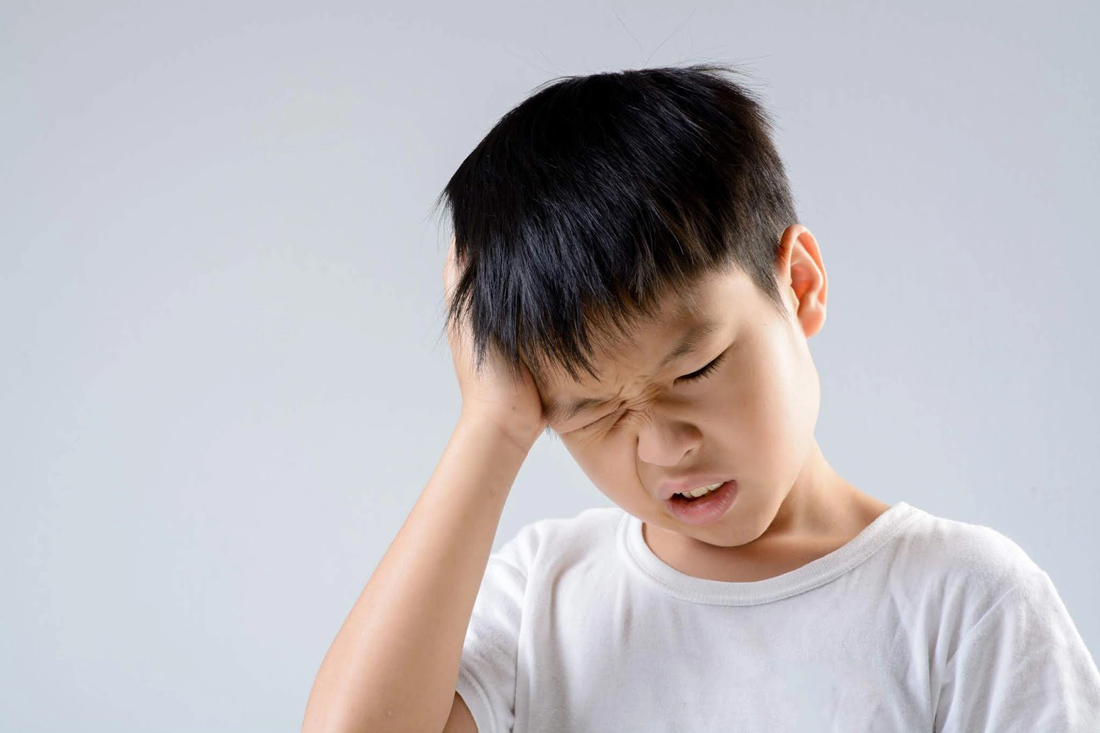Trẻ bị đau đầu