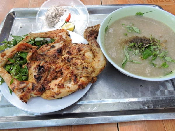 Không quên thưởng thức món đặc sản gà tre trước khi chia tay đèo Le - suối nước Mát - Ảnh: T.Ly Không quên thưởng thức món đặc sản gà tre trước khi chia tay đèo Le - suối nước Mát - Ảnh: T.Ly