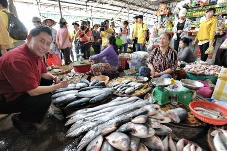 Du lich Viet Nam - Một cảnh quay trong phim tại chợ Xóm Mới (Nha Trang, Khánh Hòa).