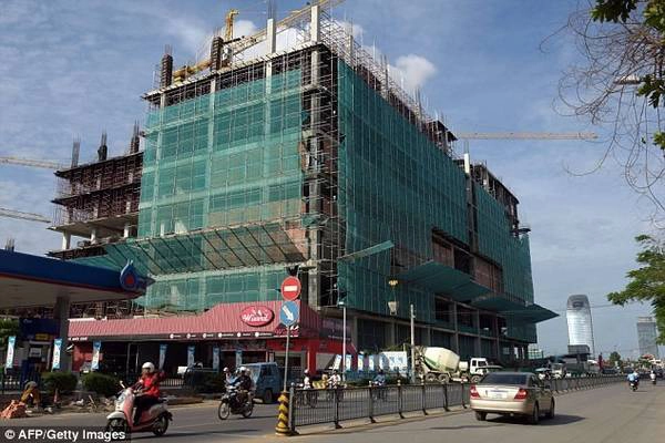 Thành phố này đã dần hồi sinh sau khi chế độ Pol Pot sụp đổ. Các hoạt động và sự thay đổi trong những năm gần đây trở nên rõ rệt hơn bao giờ hết. Thành phố này đã dần hồi sinh sau khi chế độ Pol Pot sụp đổ. Các hoạt động và sự thay đổi trong những năm gần đây trở nên rõ rệt hơn bao giờ hết.