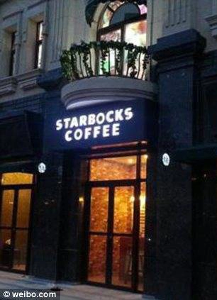 ...hay cà phê Starbucks xuất hiện ngay trên một dãy phố.