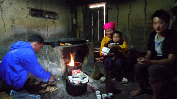 Bữa trưa bên bếp lửa - Ảnh: Thủy Trần Bữa trưa bên bếp lửa - Ảnh: Thủy Trần