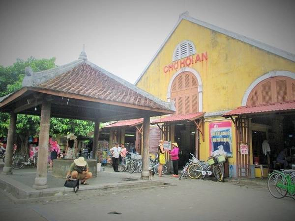 Ghé thăm chợ Hội An - một chợ cổ được lập vào khoảng năm 1848 với nhiều nét đẹp riêng của Quảng Nam. Ghé thăm chợ Hội An - một chợ cổ được lập vào khoảng năm 1848 với nhiều nét đẹp riêng của Quảng Nam.